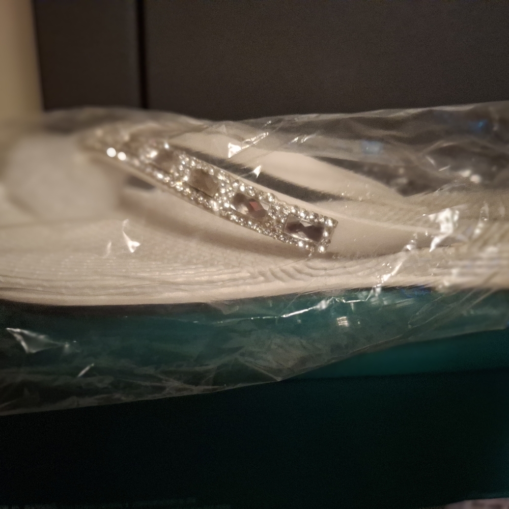Lauren Lorraine Flip Flop white with Silver Accents
